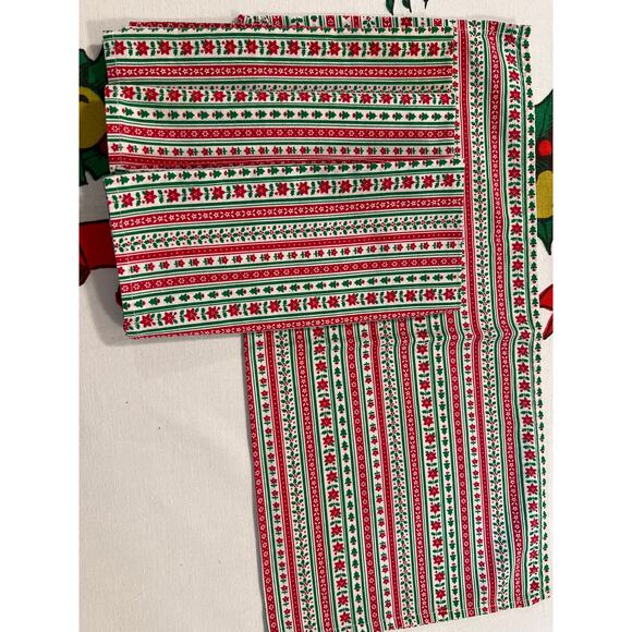 Christmas Bric Brac cloth Napkins Set of 4 - Picture 2 of 6